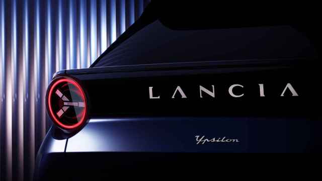 Imagen trasera del futuro Lancia Ypsilon que llegará a mediados de 2024.