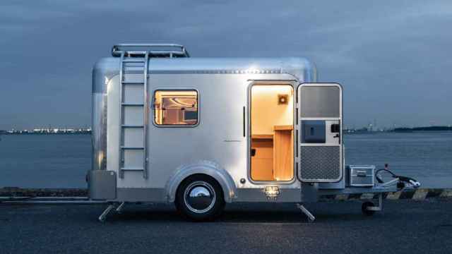 La ingeniosa tienda de campaña inflable que convierte tu coche en caravana  en dos minutos