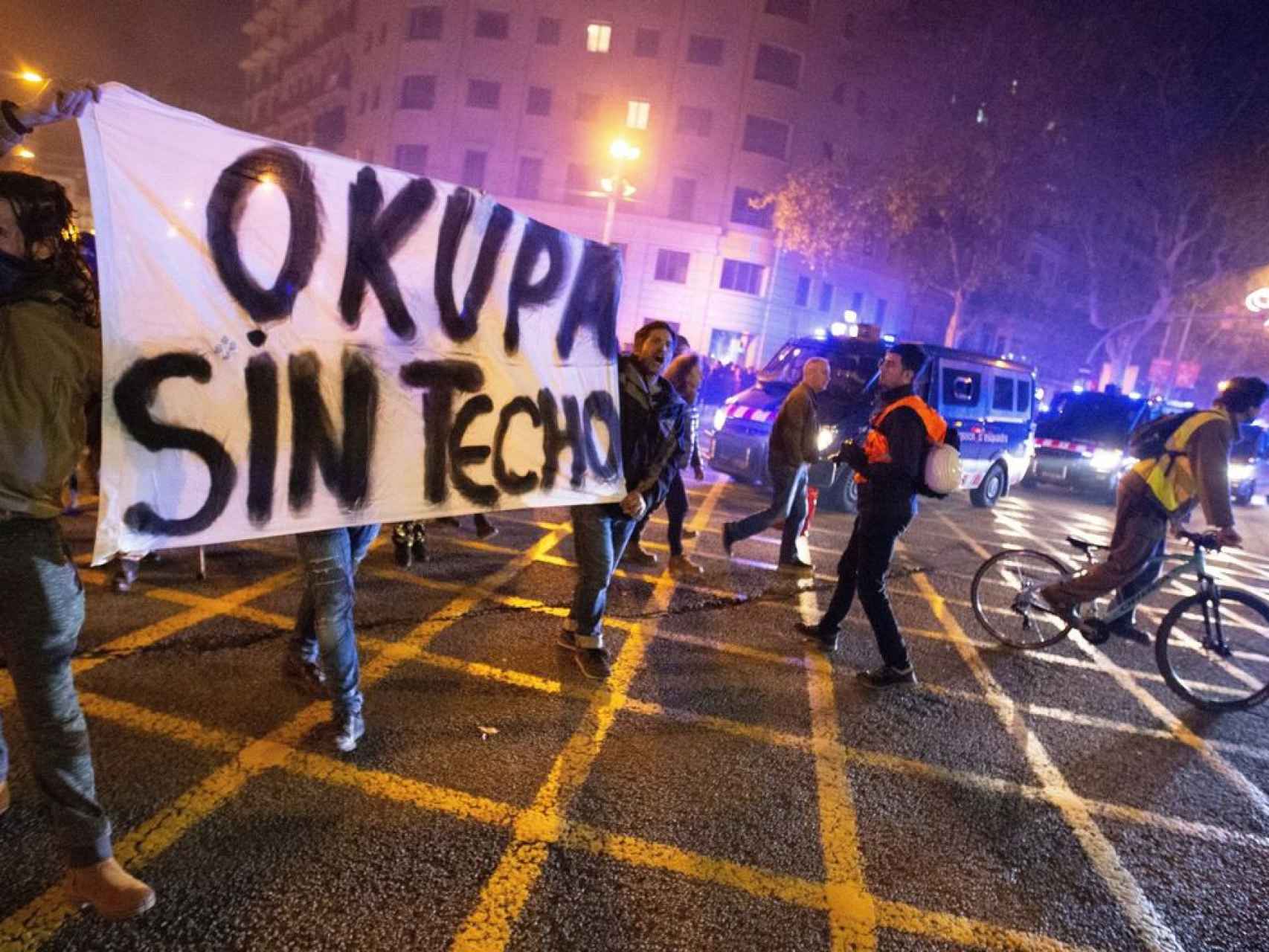 Manifestación del colectivo okupa en el centro de Barcelona.