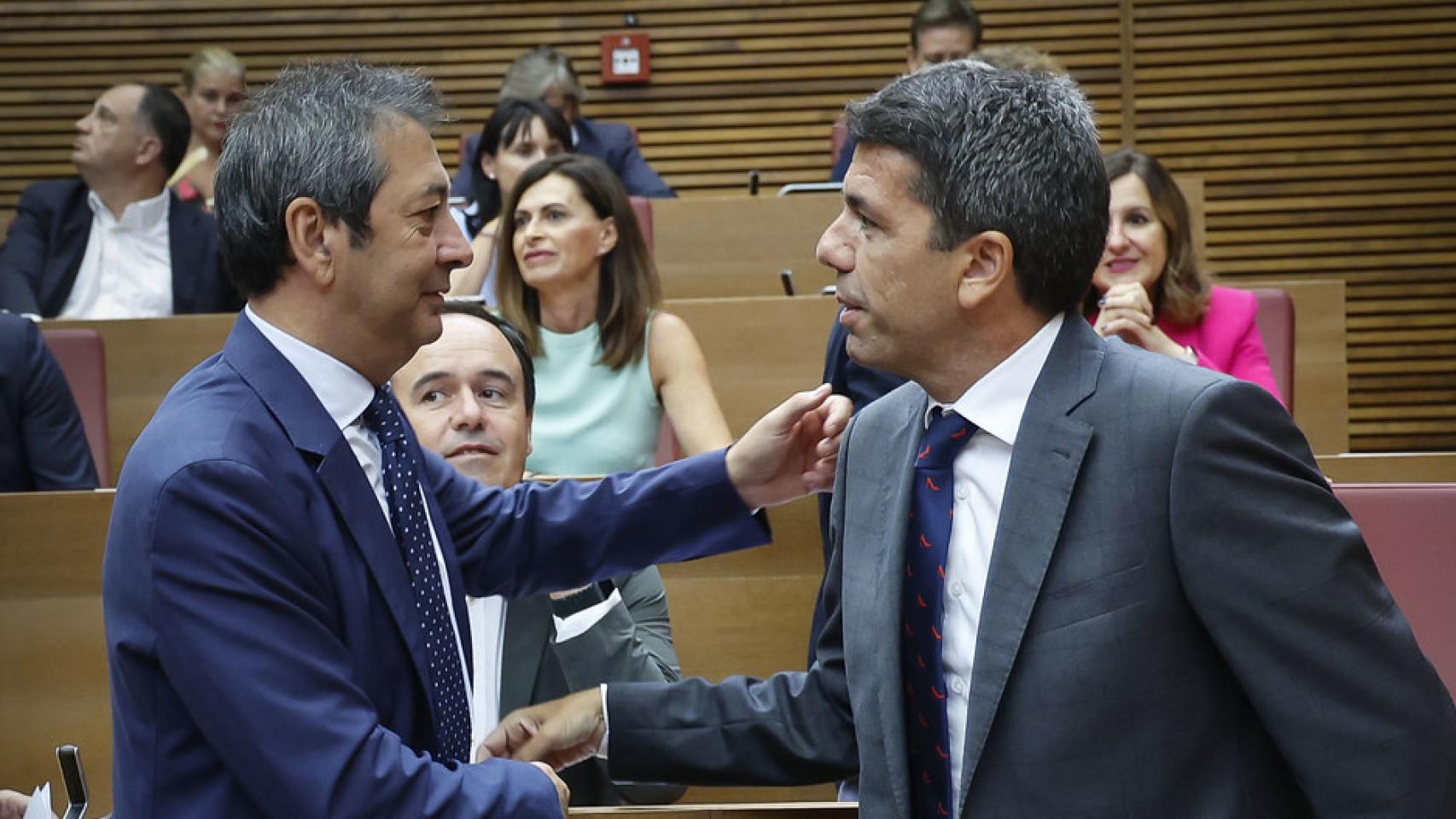 Carlos Mazón y su vicepresidente Barrera (Vox) en las Cortes Valencianas