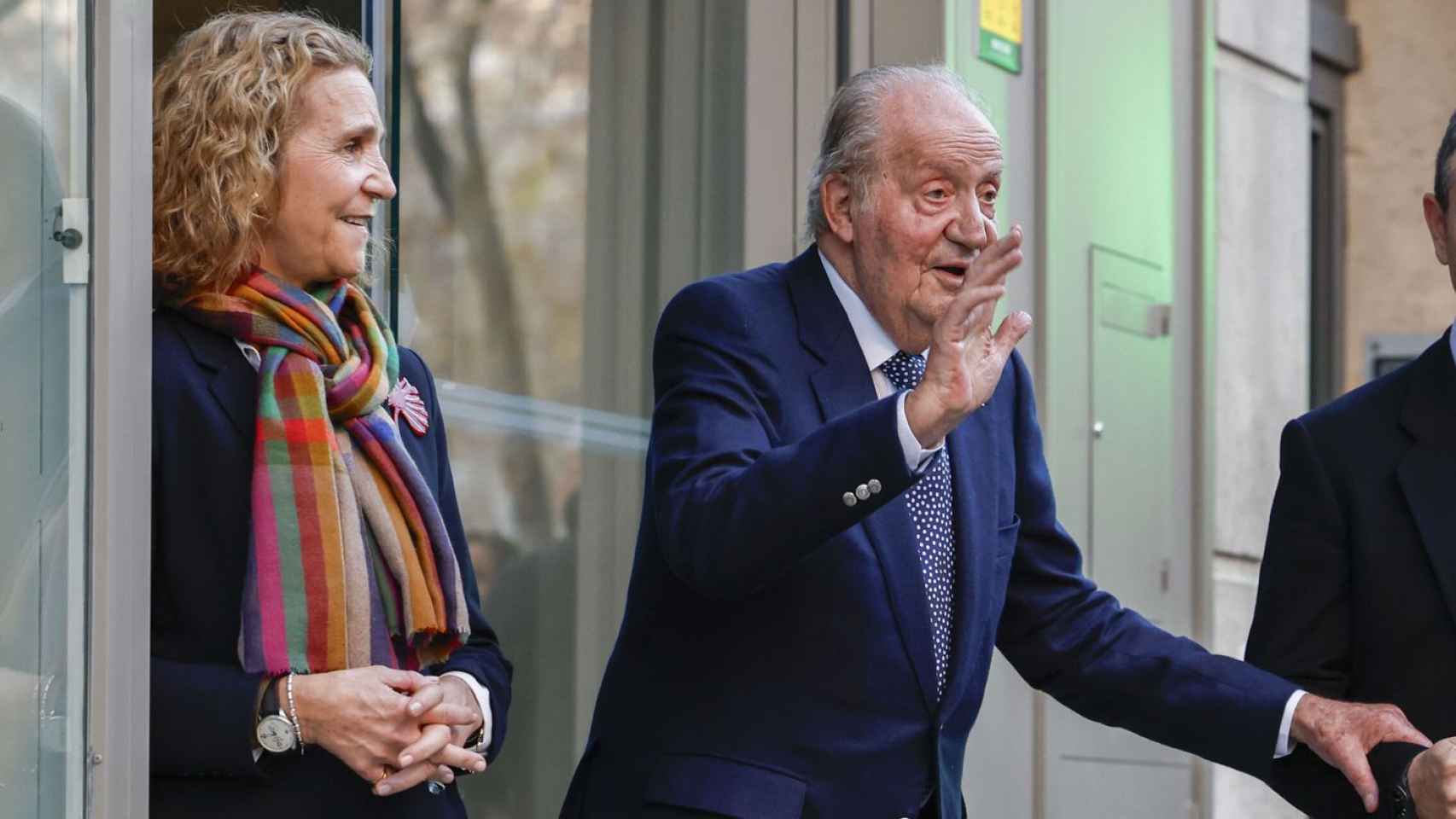 El Rey Juan Carlos a su salida del restaurante Pabú de Madrid, el pasado 21 de diciembre.