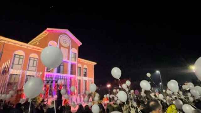 Un gran lanzamiento de globos en Arroyo de la Encomienda en unas navidades pasadas