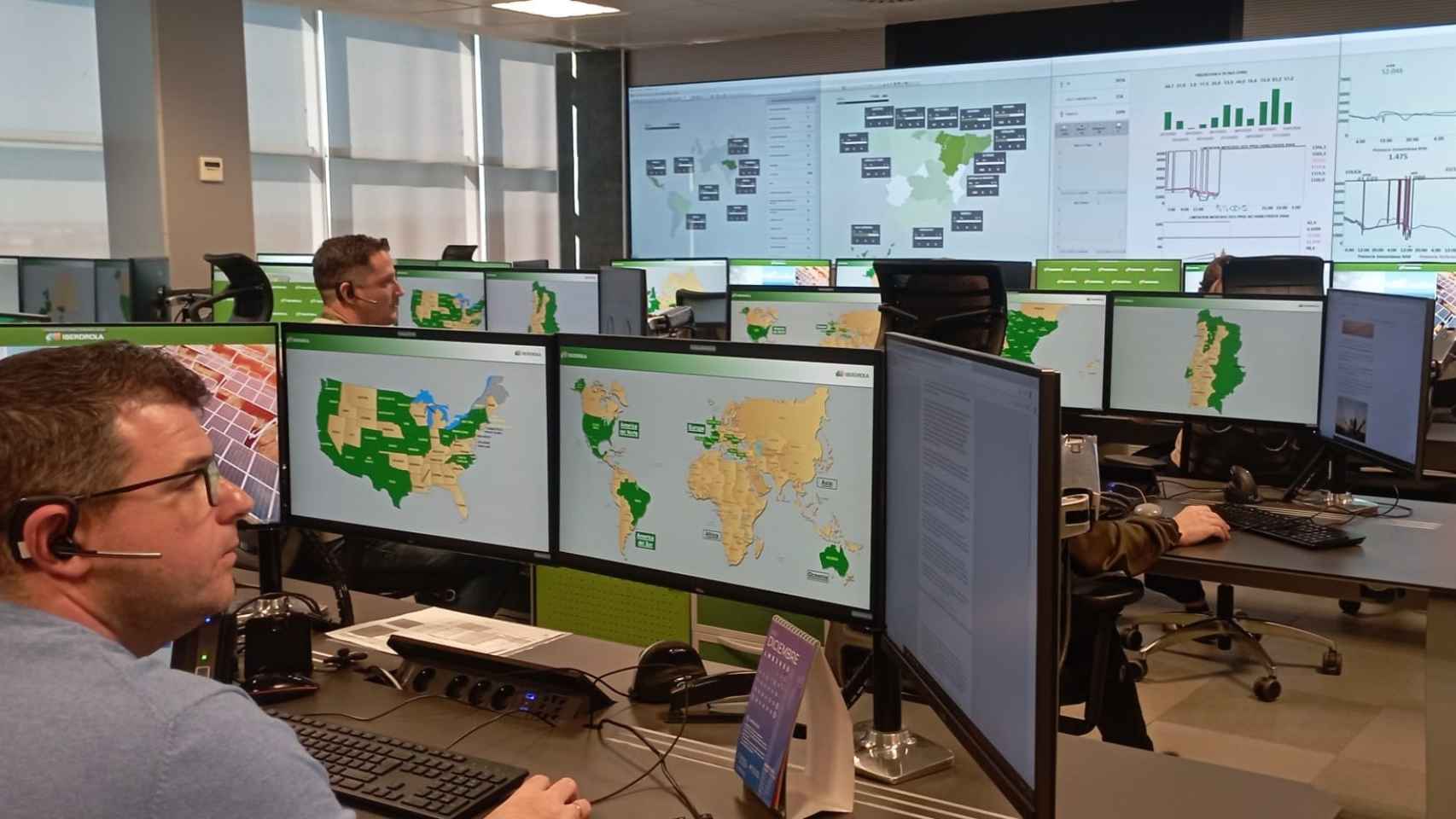 Trabajadores del CORE, el centro de Iberdrola en Toledo que controla plantas de 11 países