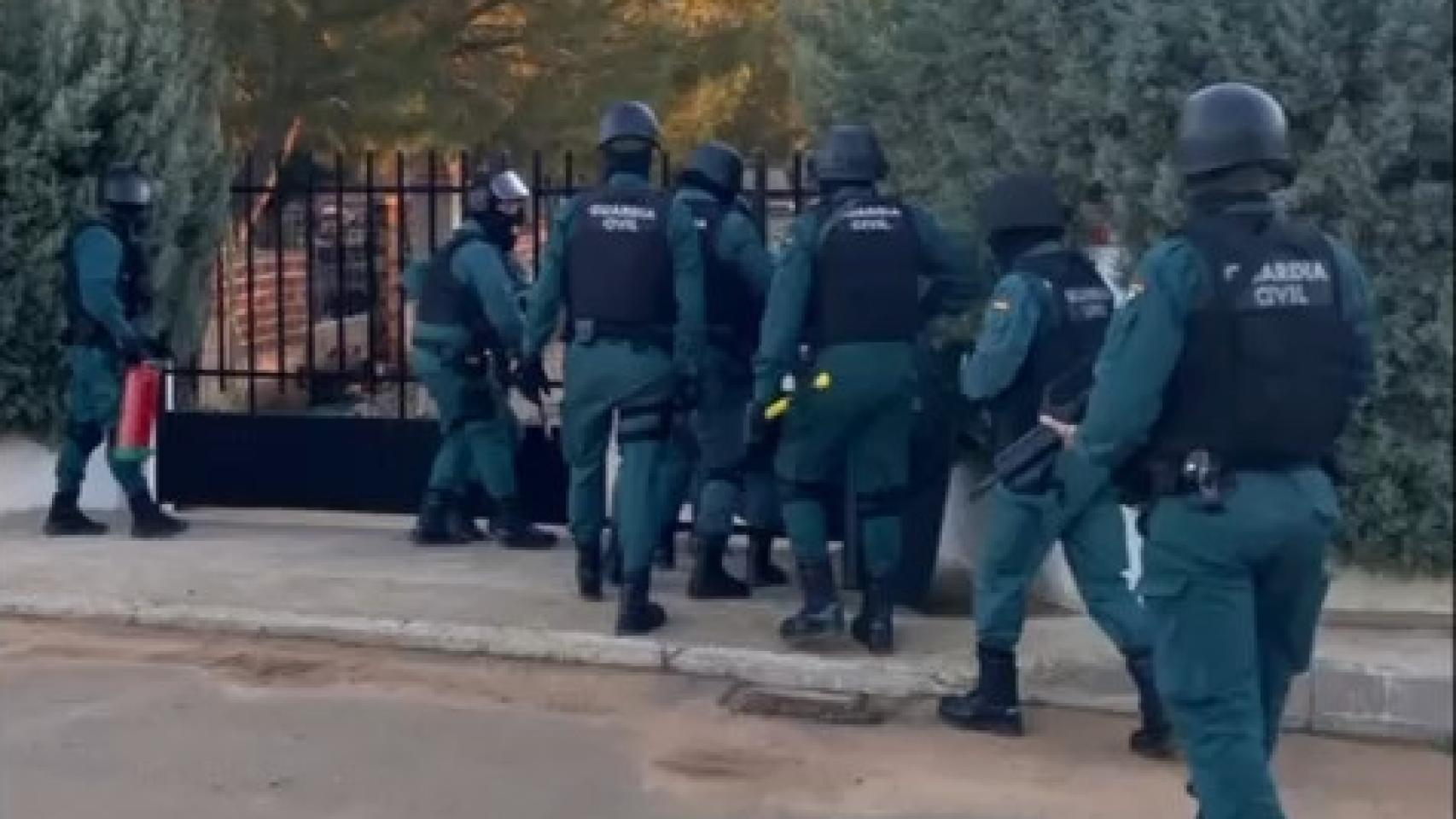 La Guardia Civil desmantela en Albarreal del Tajo una plantación indoor en el sótano de una vivienda