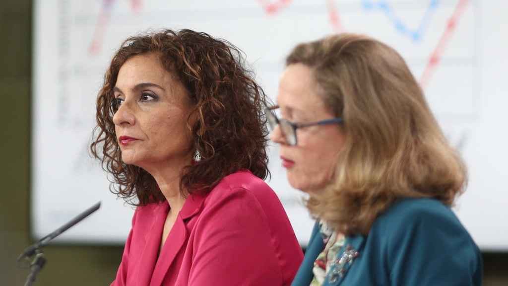 María Jesús Montero y Nadia Calviño en el Consejo de Ministros en Moncloa.