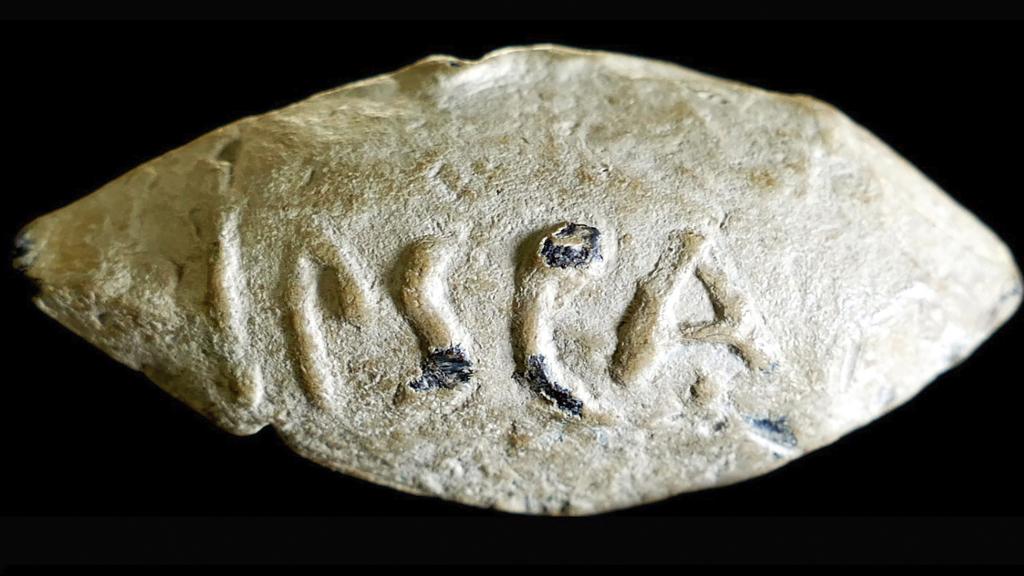 El proyectil de plomo hallado en Montilla y relacionado con la guerra civil romana de César y Pompeyo.