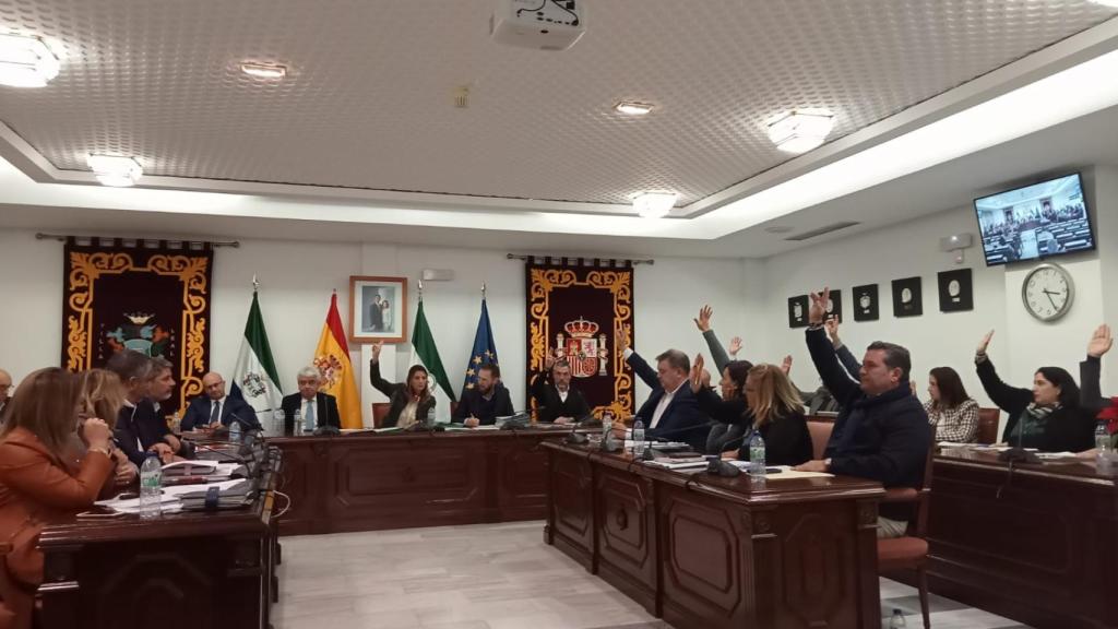 El momento en el que se aprueban los presupuestos municipales en Mijas.