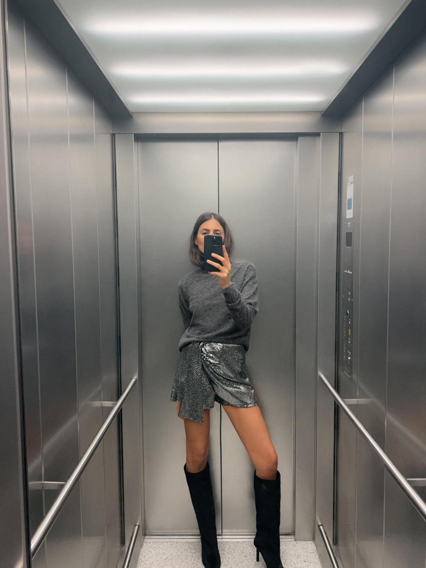 Detalle de la falda viral de Zara.