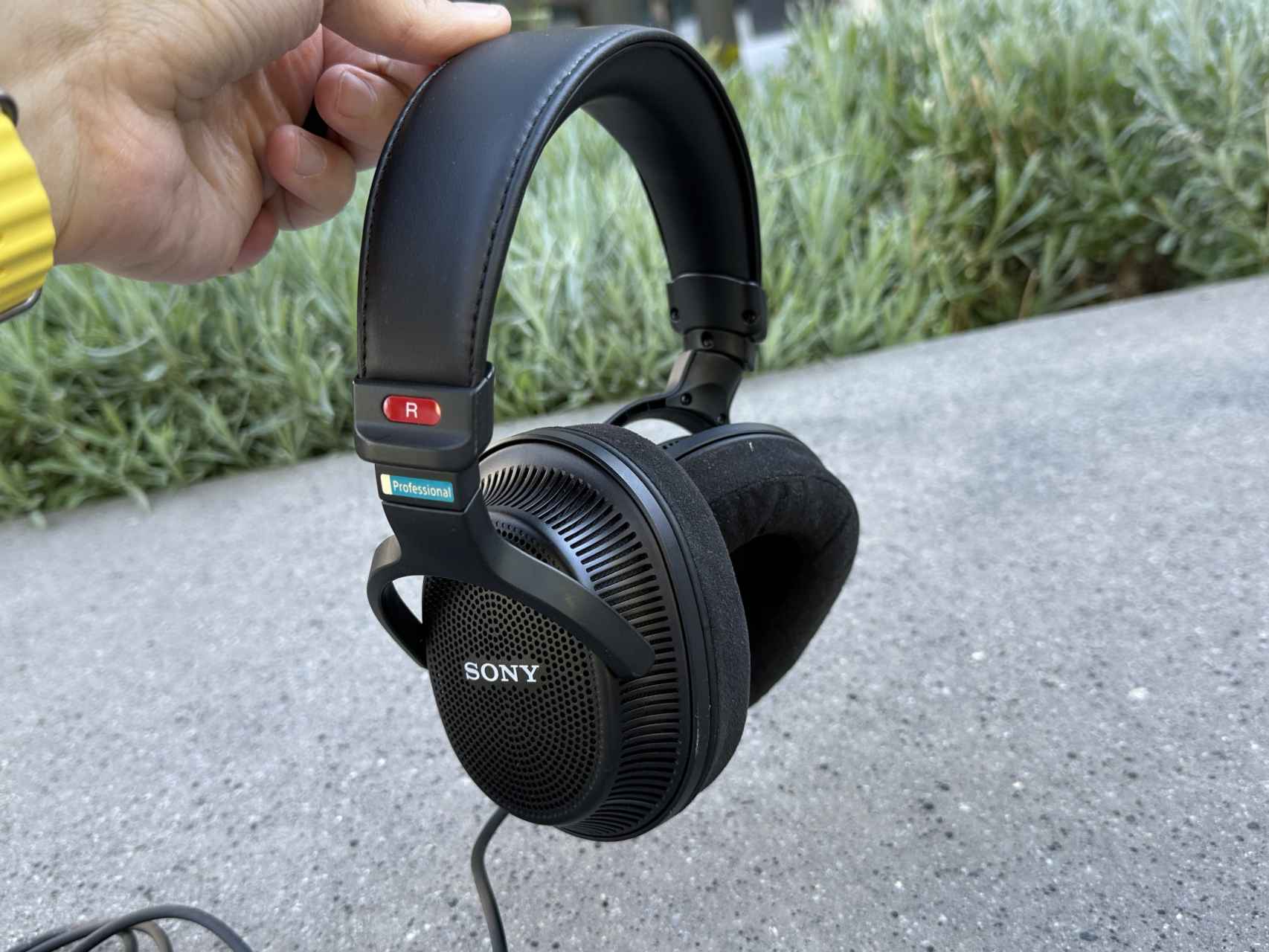 Estos auriculares son tan buenos que me han hecho volver al cable: probamos  los Sony MDR-MV1