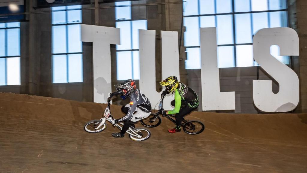 El deportista de Alicante, izquierda, durante una carrera.