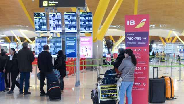 Viajeros del Aeropuerto Madrid-Barajas Adolfo Suárez.