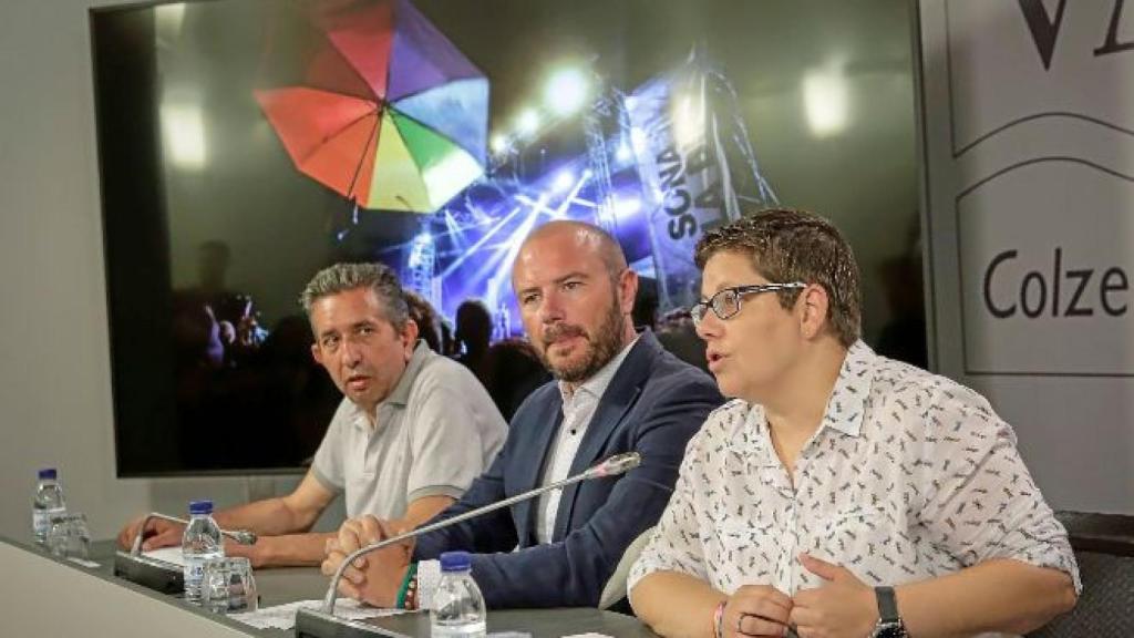 Isabel García, primera por la derecha, en su etapa como diputada provincial en Valencia.