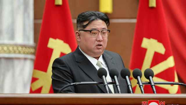 El líder norcoreano Kim Jong Un en a la VIII Reunión Plenaria del VIII Comité Central del Partido de los Trabajadores de Corea.