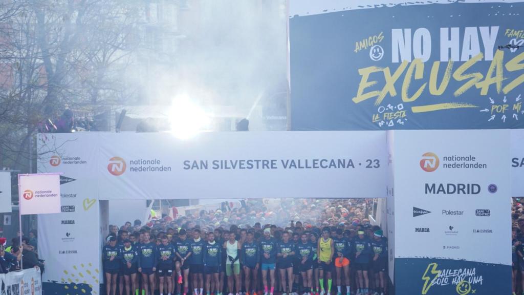 Los corredores preparados para salir en una de las oleadas de la Nationale-Nederlanden San Silvestre Vallecana