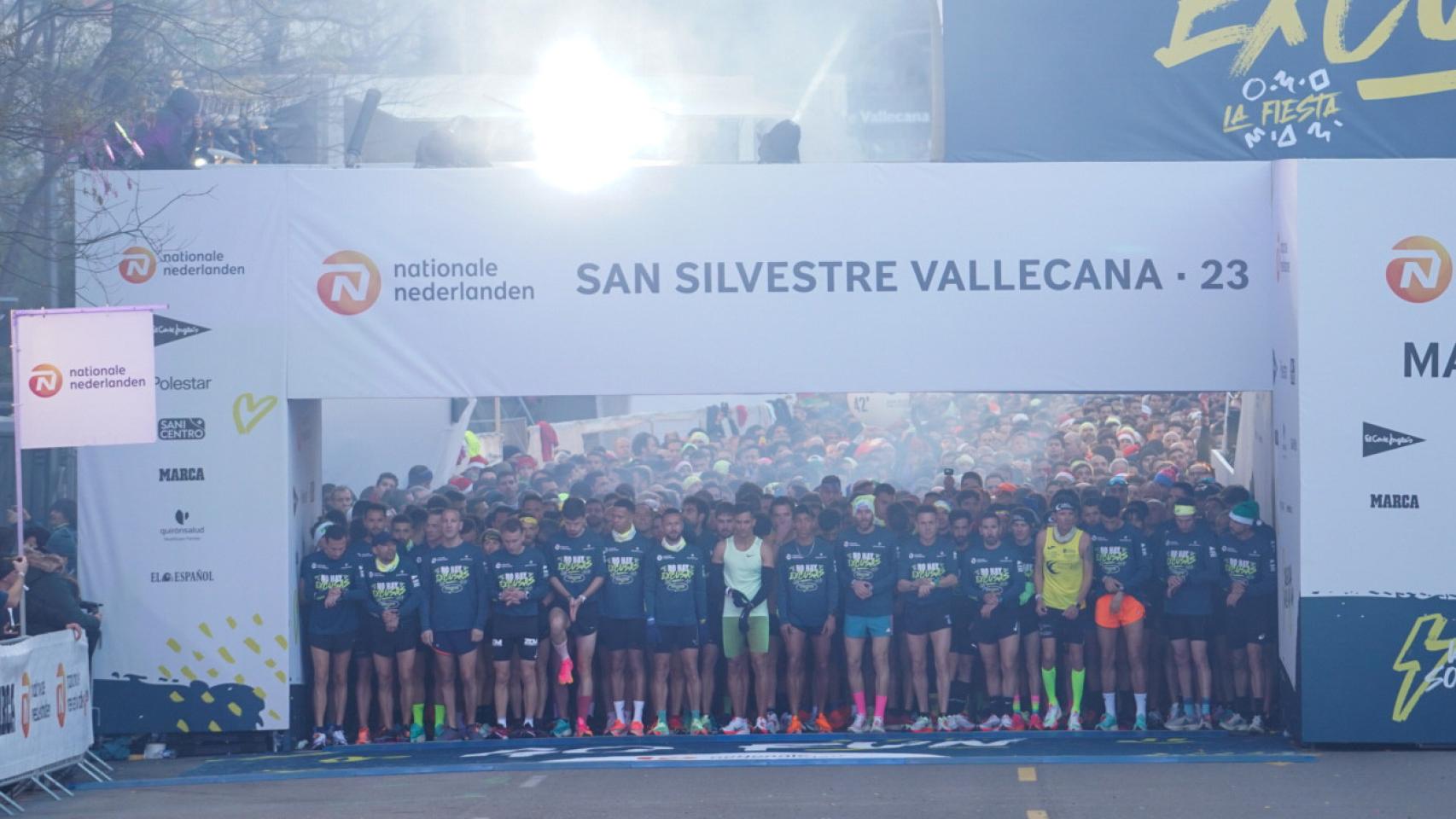 Los corredores preparados para salir en una de las oleadas de la Nationale-Nederlanden San Silvestre Vallecana