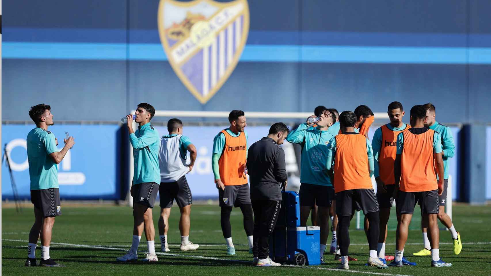 Los jugadores del Málaga CF en el último entrenamiento de 2023.