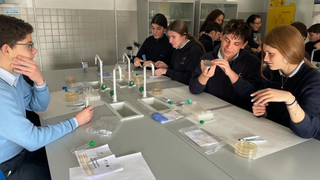 Imagen de una clase en la Sagrada Familia de Urgel.