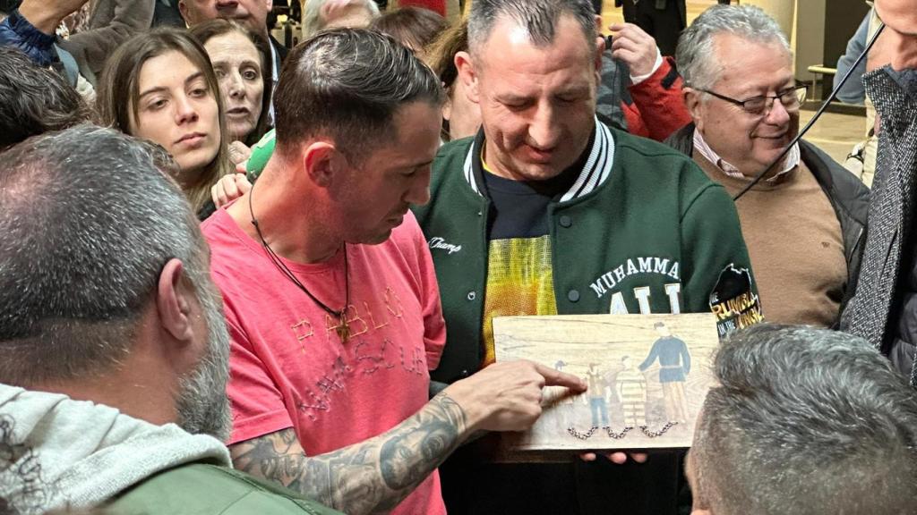 Santiago Sánchez Cogedor en el aeropuerto de Madrid.