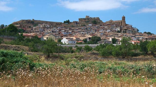 Vista del pueblo a lo lejos (Teruel).