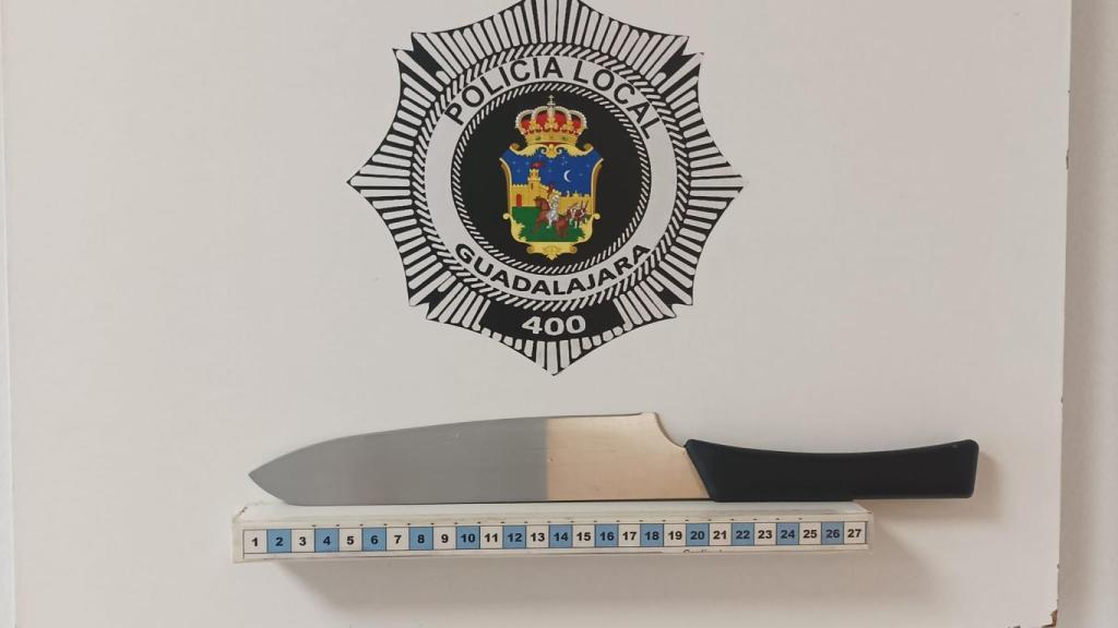 El cuchillo utilizado por el individuo arrestado en Guadalajara.