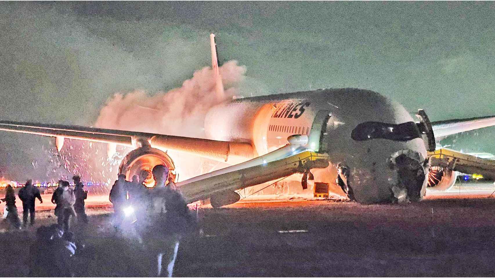 Evacuación del avión de Japan Airlines