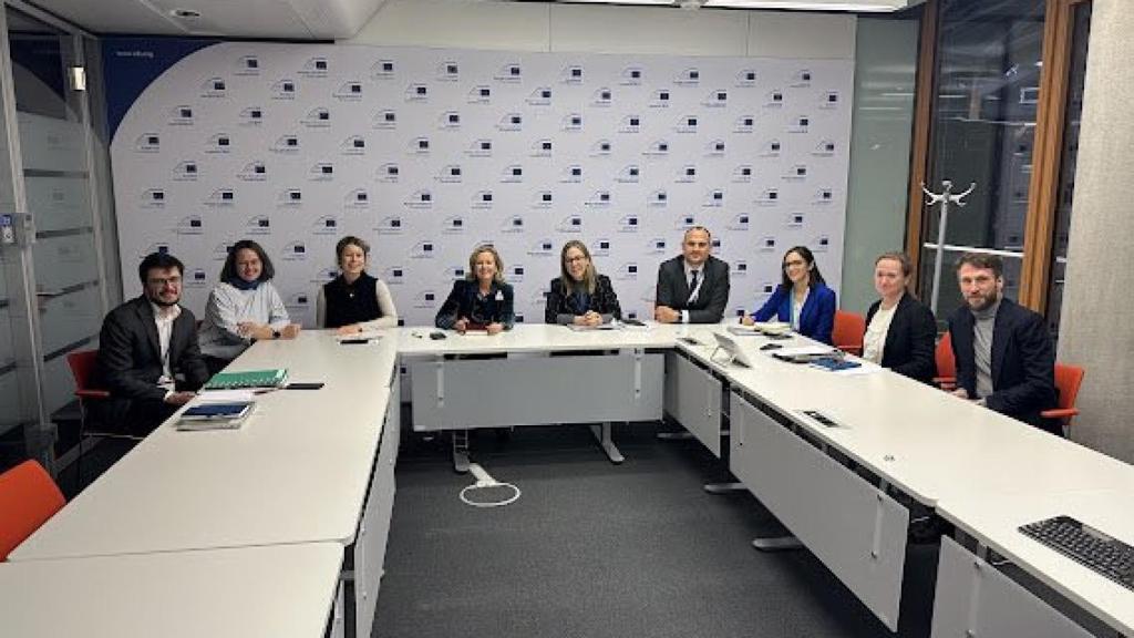 La presidenta del BEI, Nadia Calviño, junto a su equipo