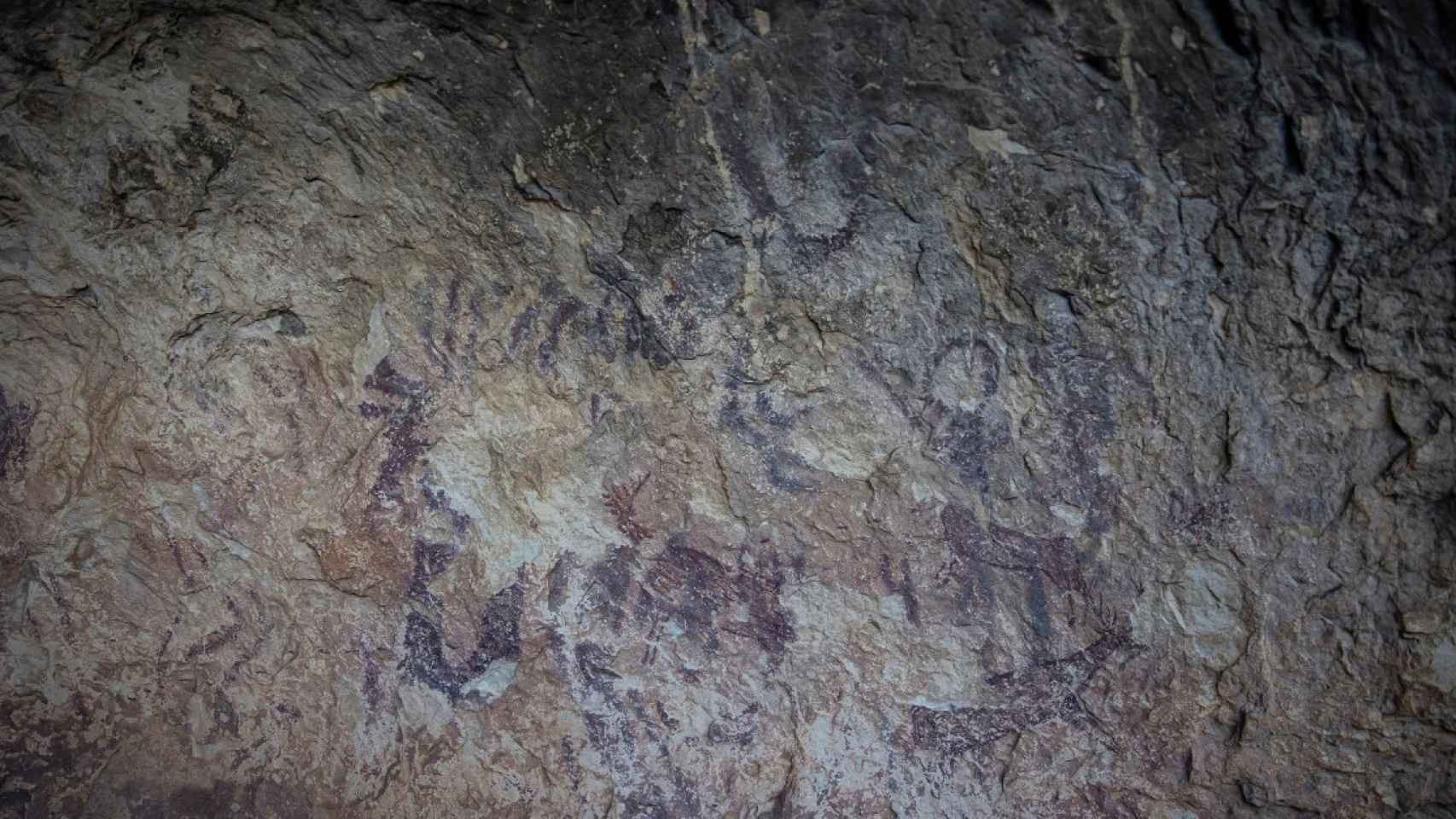 Algunas de las pinturas rupestres que se pueden apreciar a lo largo del recorrido.