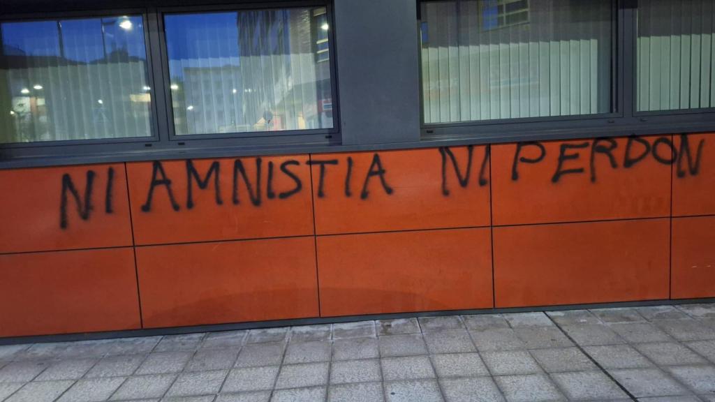 Pintada en la sede del PSOE provincial