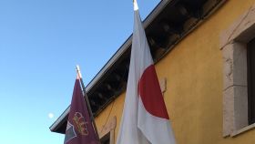Bandera de Japón en el albergue municipal de Gormaz