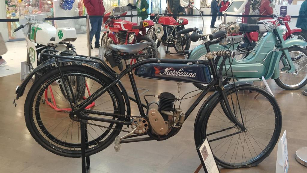Exposición de motos clásicas en Vallsur