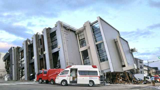 Un edificio derrumbado por el terremoto en la ciudad de  Wajima, en la Prefectura de Ishikawa.