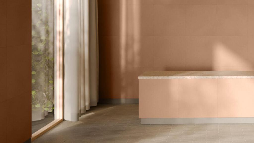 Una habitación con paneles de CornWall en las paredes