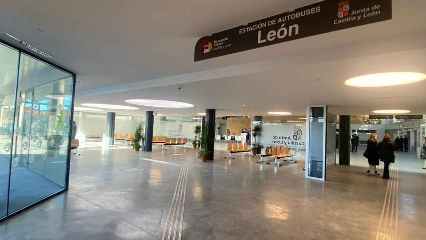 Interior de la estación de autobuses de León