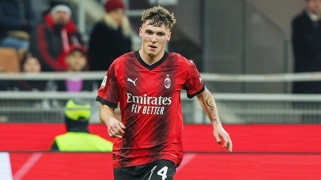 Álex Jiménez, con el primer equipo del Milan