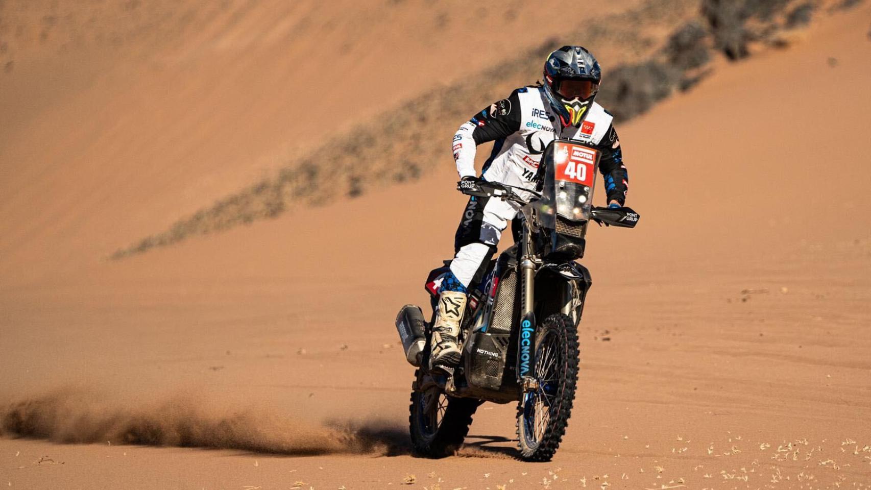 Javi Vega realizando pruebas antes del Dakar 2024