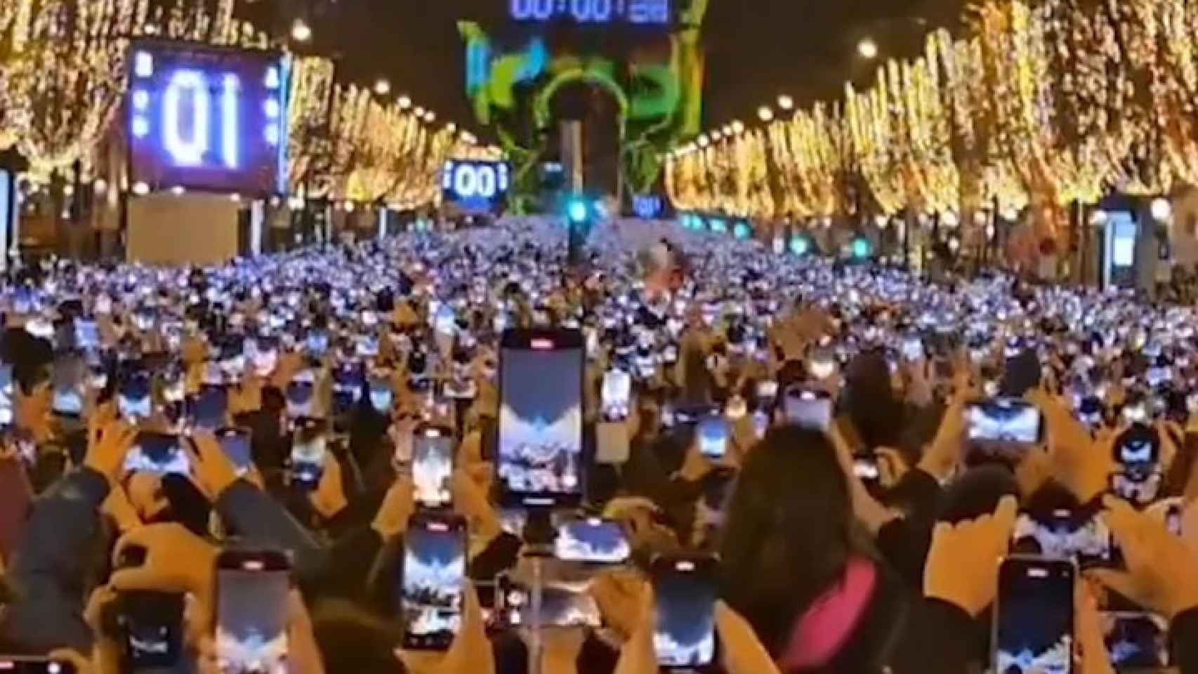 Imagen de las celebraciones de Año Nuevo en París.