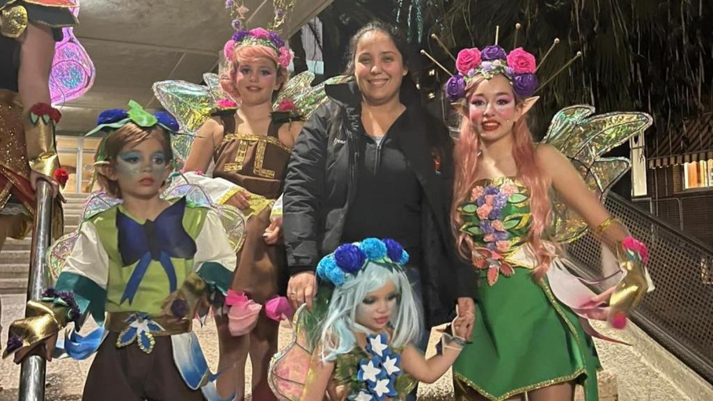 El equipo de la Hoguera Doctor Bergez Carolinas, tras la performance en el Certamen Artístico .