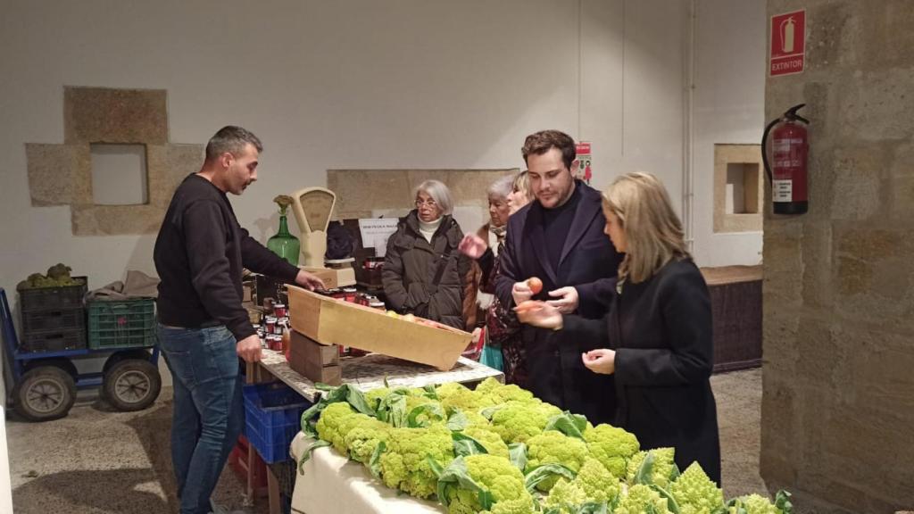 Imagen del mercado solidario de la cofradía de la Virgen de la Concha, en Zamora.