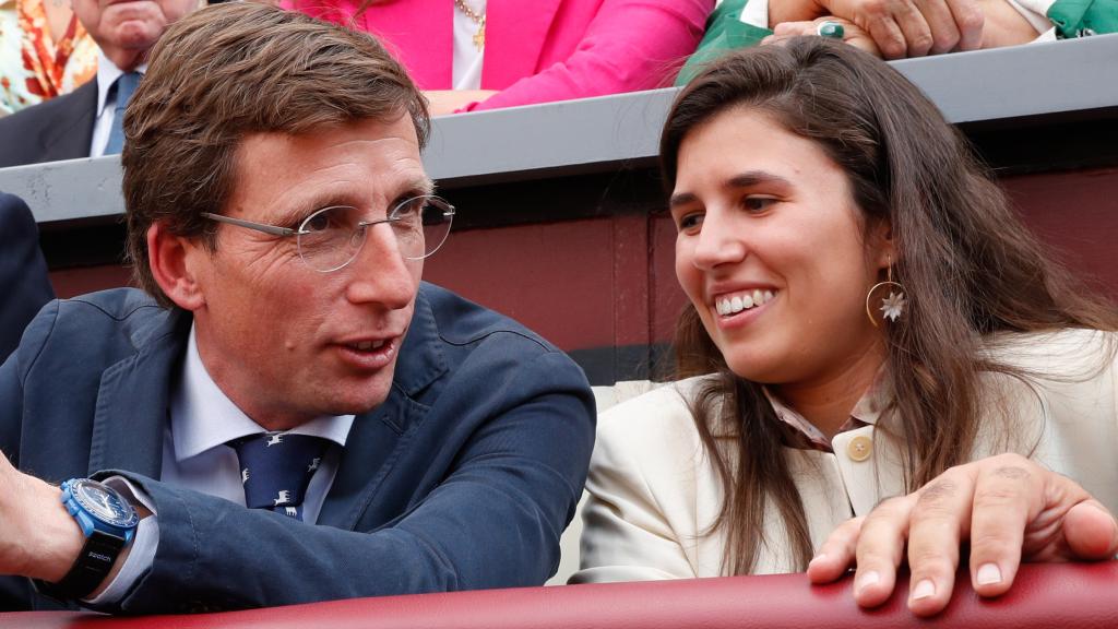 José Luis Martínez-Almeida y Teresa Urquijo en la Plaza de Toros de las Ventas el pasado junio.