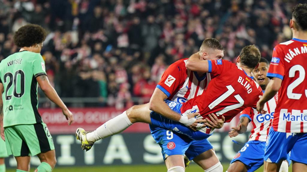 Los jugadores del Girona celebran el tercer gol de su equipo.
