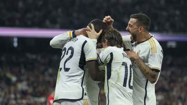 Los jugadores del Real Madrid celebran el gol de Rüdiger.