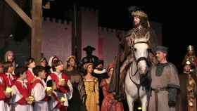 Un grupo de actores interpreta uno espectáculo en Puy du Fou Toledo.