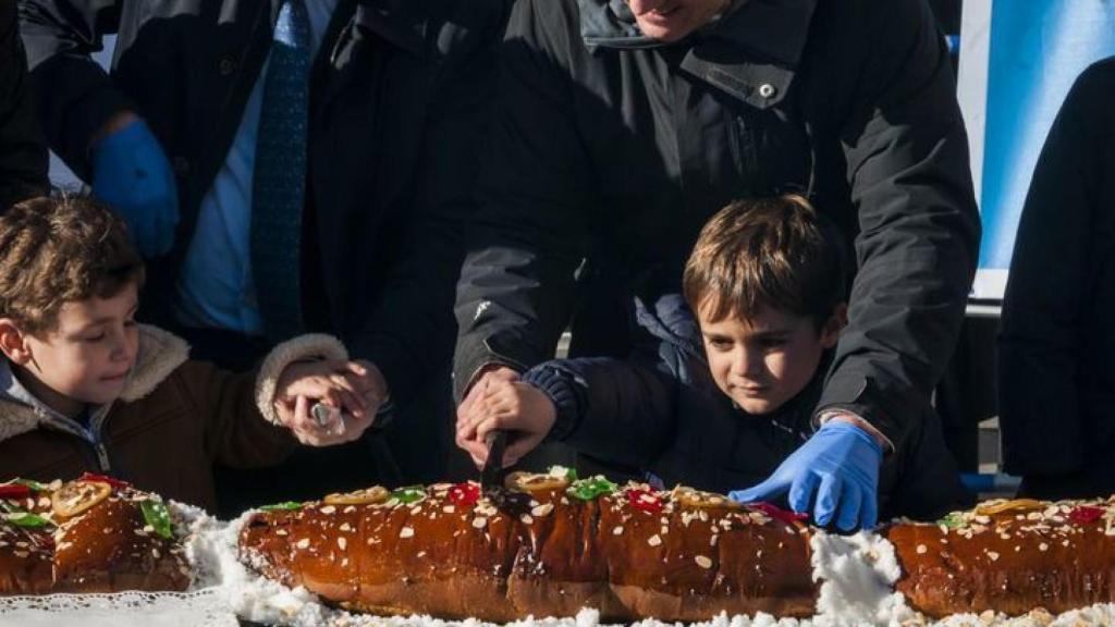 Vuelve el reparto gratuito del roscón de Reyes gigante en Madrid: horario y dónde se reparte.