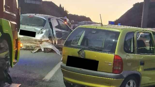 Cuatro heridos tras una colisión entre seis coches en la A-7 a su paso por Vélez-Málaga.