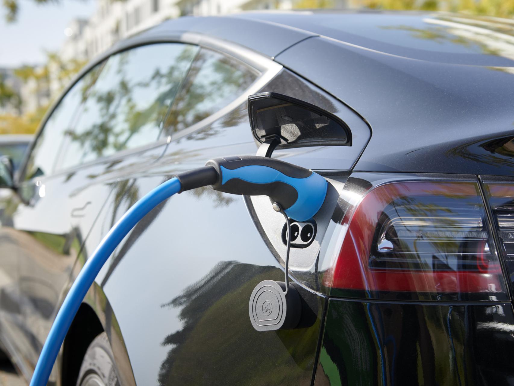 El MG4 se convierte en el coche eléctrico más vendido en abril - Electrico .es