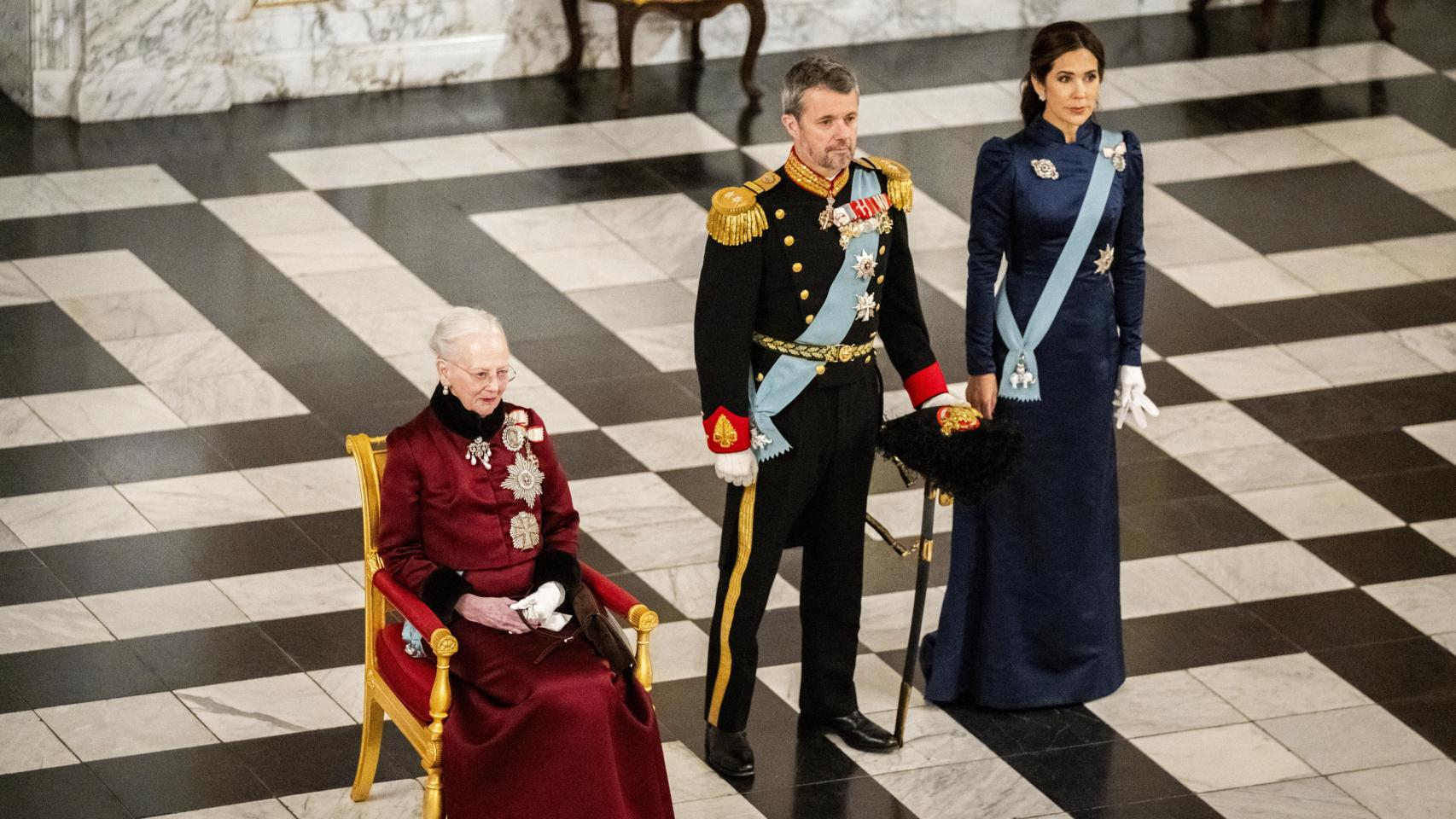 La reina Margarita y los futuros reyes de Dinamarca.