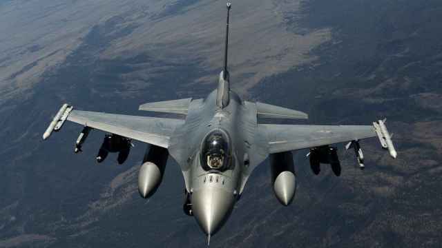 Caza F-16 como el que participará en el Proyecto VENOM