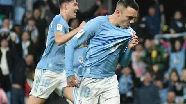 Iago Aspas y Strand Larsen celebran el primero.