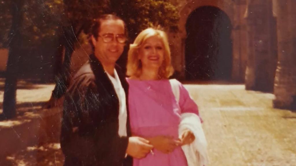 Paco Arévalo junto a su mujer, Elena, en una imagen de sus redes sociales.