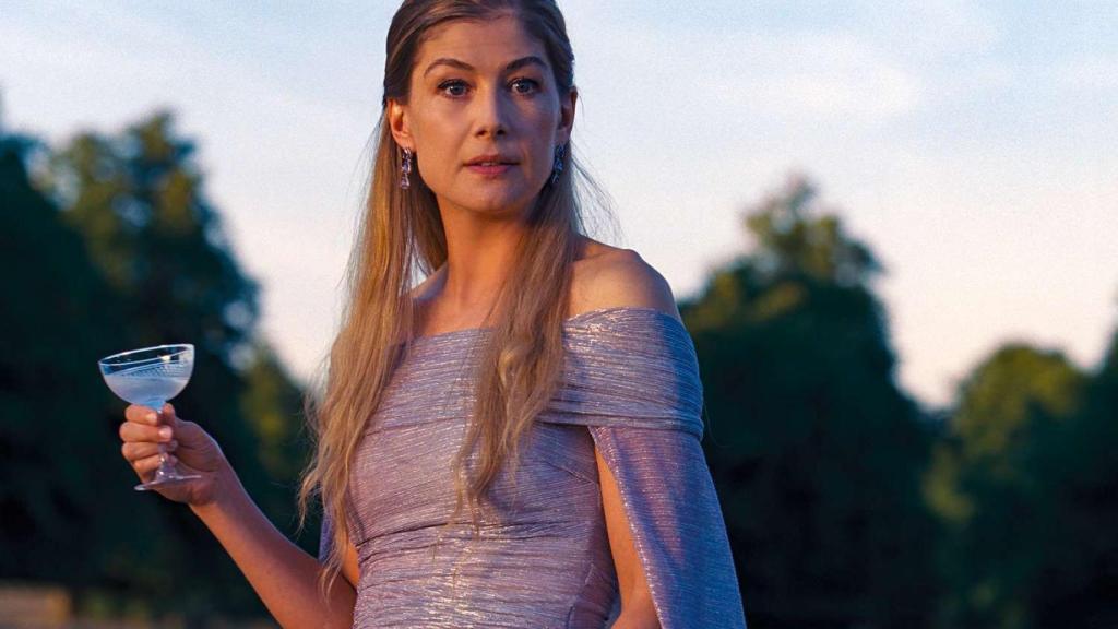 Rosamund Pike es Elspeth en 'Saltburn'.